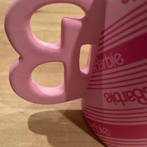 NWOT Barbie Mug B handle Pink hot pink logo 21oz coffee tea barbiecore novelty - Picture 2 of 6